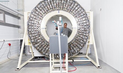 Self-expanding stents to treat the silent killer : aneurysm